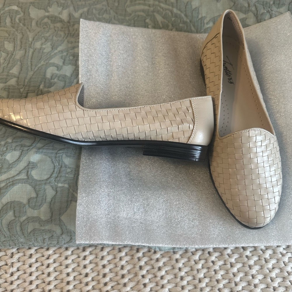 Trotters Liz Slip-On - New and never worn!